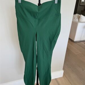 Green Ribbed Lululemon 7/8 legging size 6